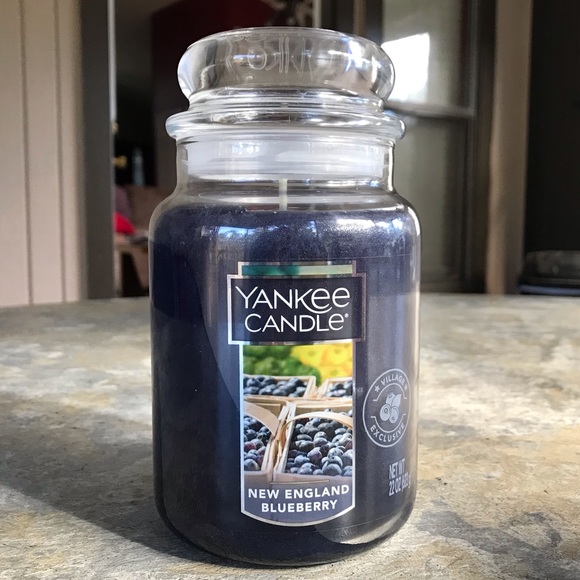 *SOLD* Yankee Candle New England Blueberry Large 22 Oz. Jar Candle, New